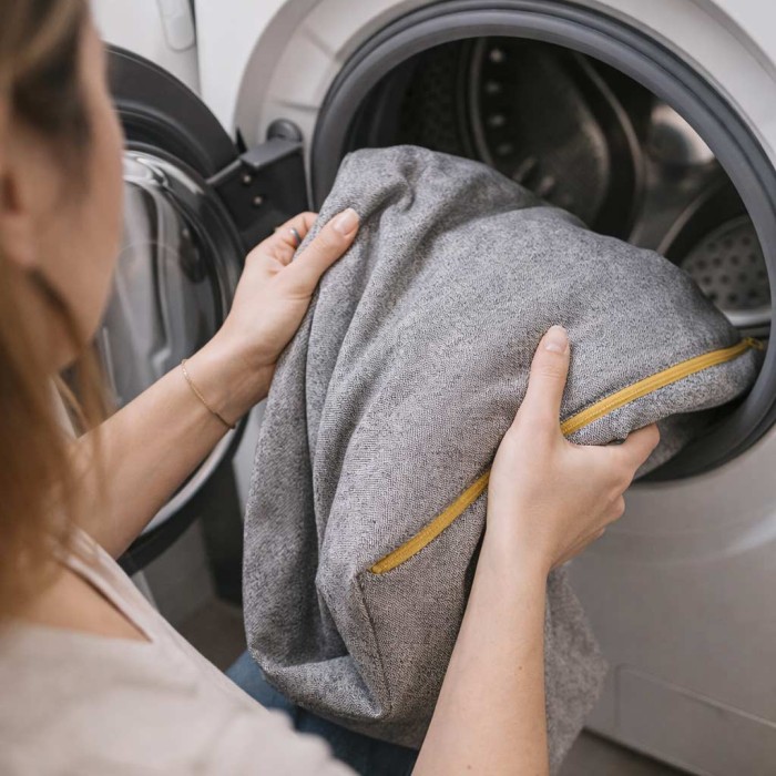 Cuccia per cani e gatti in schiuma di waterfoam anallergico e tessuto sfoderable. Cuccia su misura
